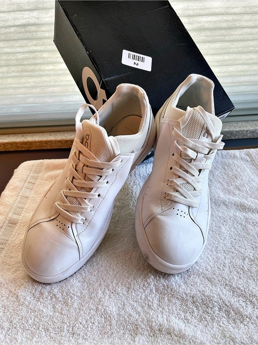On Woman’s The Roger/ Advantage All White US 9.5 worn once…